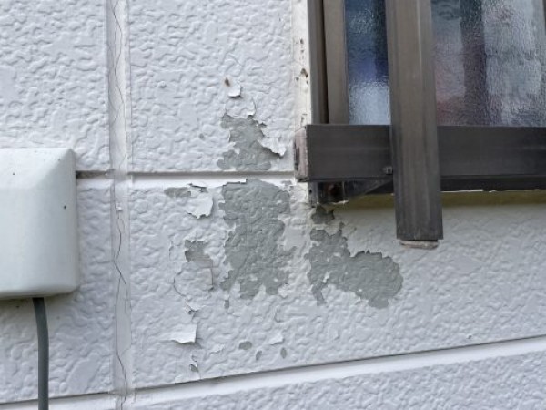 【尾張旭市】外壁塗膜が剥がれてしまっているお宅で建物調査サムネイル