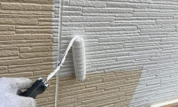 ホワイト系で外壁の塗り替えサムネイル