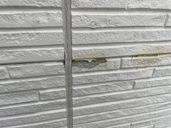【尾張旭市】外壁が剥がれてきているお宅で建物調査サムネイル
