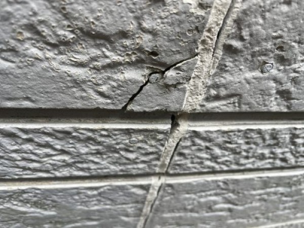 【名古屋市守山区】サイデイング外壁にひび割れが所々見られるお宅で調査サムネイル
