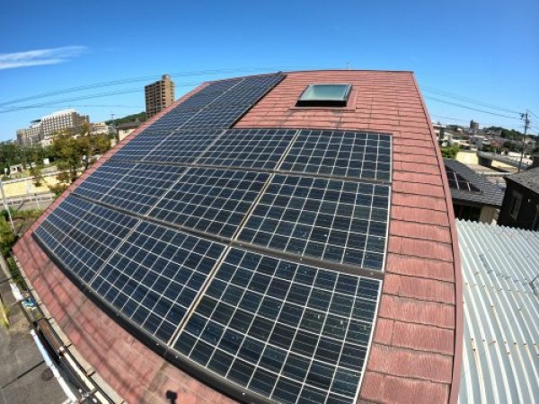 【瀬戸市】太陽光パネルの設置と天窓があるスレート屋根のお宅で屋根の調査サムネイル