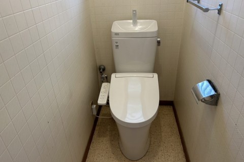 ［瀬戸市］２階トイレ交換工事　Ｔ様邸サムネイル